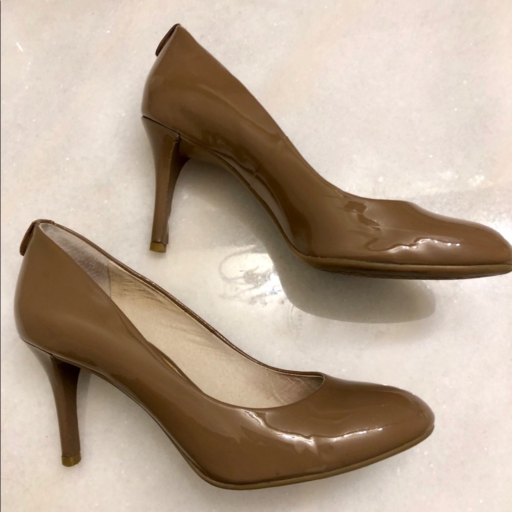 Michael Kors women’s taupe patent leather heels